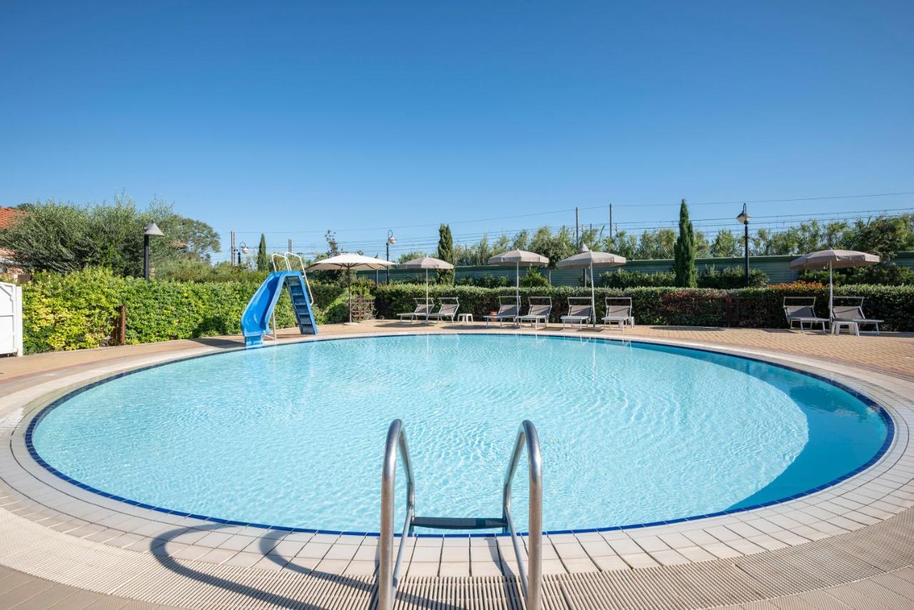 Villaggio Il Girasole ฟอลลอนนีกา ภายนอก รูปภาพ