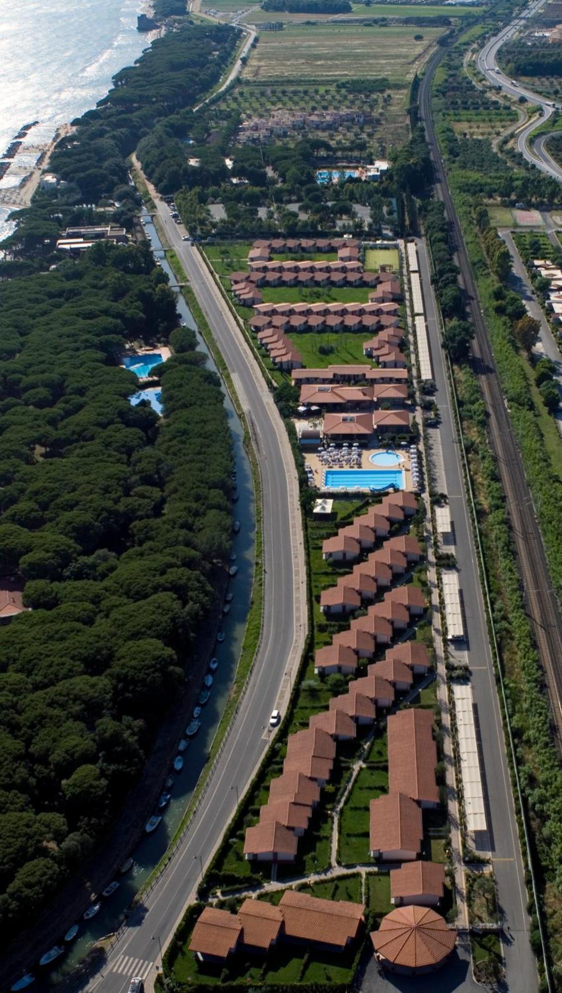 Villaggio Il Girasole ฟอลลอนนีกา ภายนอก รูปภาพ