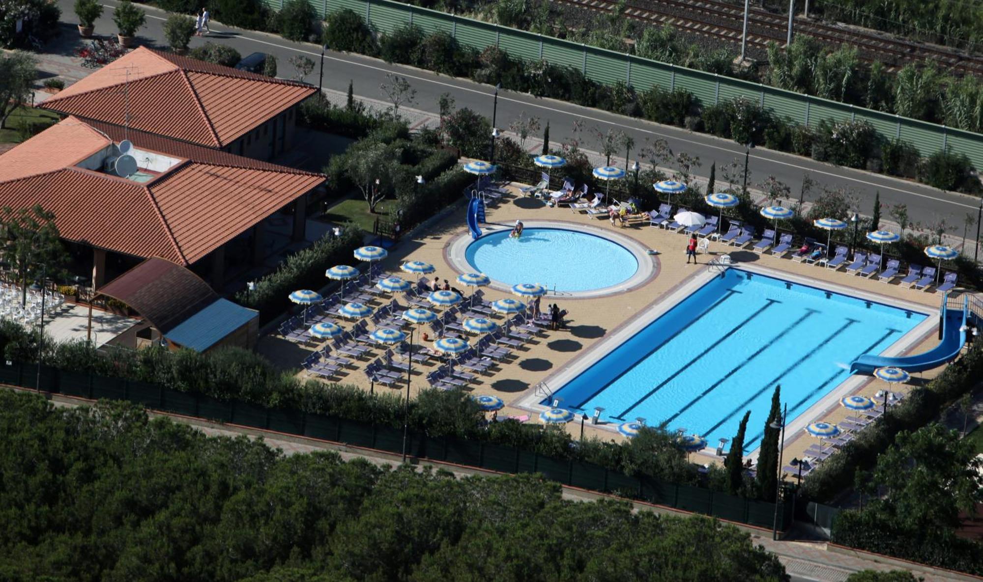Villaggio Il Girasole ฟอลลอนนีกา ภายนอก รูปภาพ