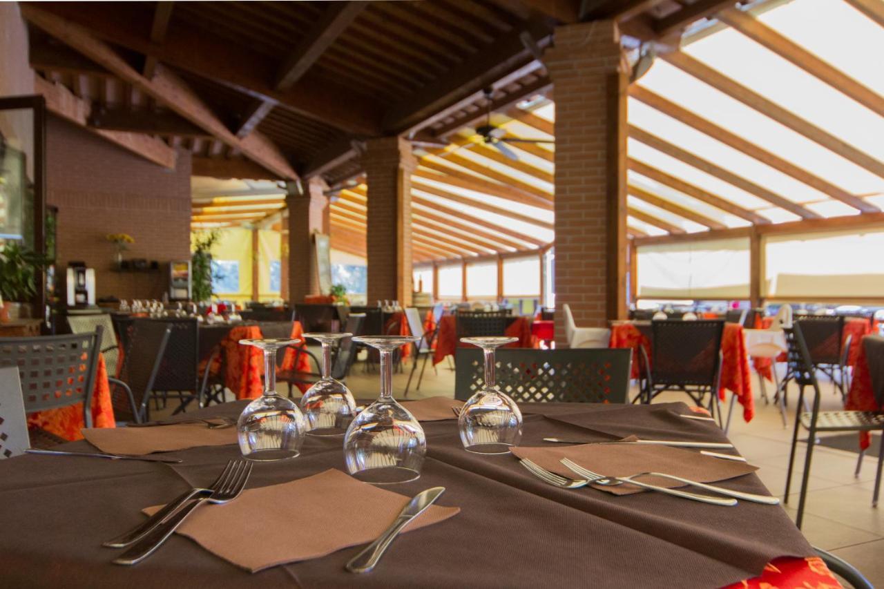 Villaggio Il Girasole ฟอลลอนนีกา ภายนอก รูปภาพ